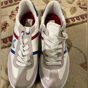 White men gym shoes. Size 10